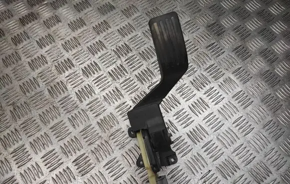 Ford Focus Accelerator throttle pedal 2M519F836AE