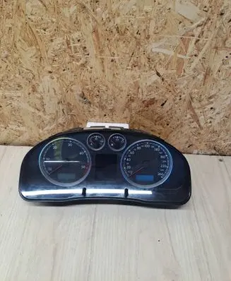 Volkswagen PASSAT B5.5 Speedometer (instrument cluster) 3B0920