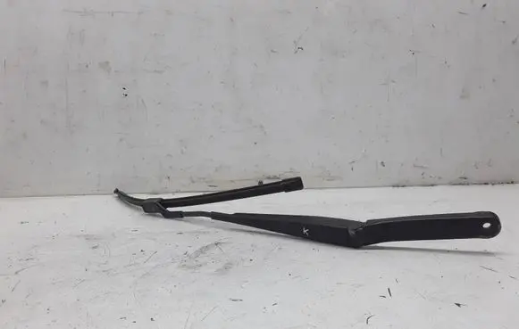 Windshield/front glass wiper blade