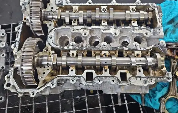 Peugeot 2008 I Engine head 10XVAE IMPRK1553353