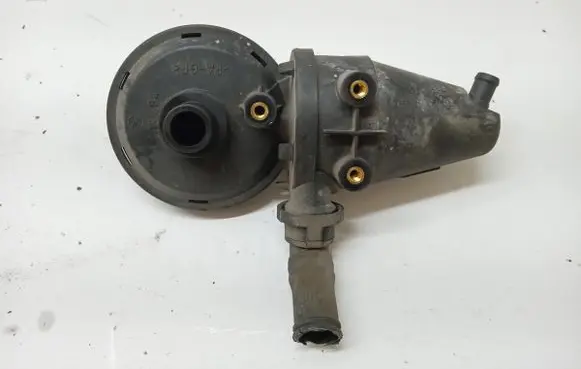 BMW 5 E39 Oil breather separator 1703484