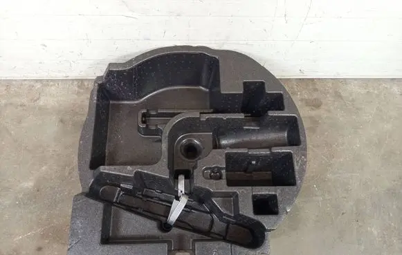 Audi Q8 Tool set 4M8012109C