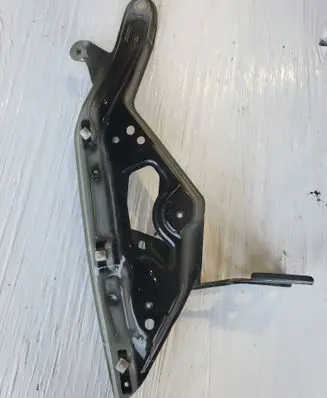 Renault Twingo III Fender mounting bracket 631467520R