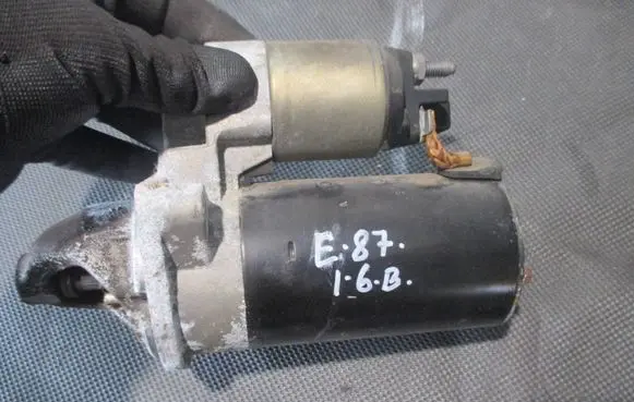 BMW 1 E81 E87 Starter motor 0001138002 7550975