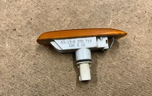 BMW 3 E46 Front fender indicator light 63138370719 8370719