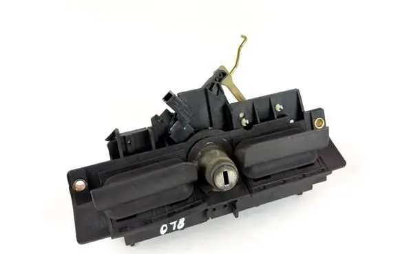 Audi A3 S3 8L Tailgate/trunk/boot exterior handle 8D9827565 4B0827565 8D9827565H