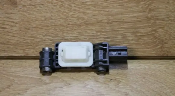 Audi A4 S4 B7 8E 8H Airbag deployment crash/impact sensor 8E0959651A