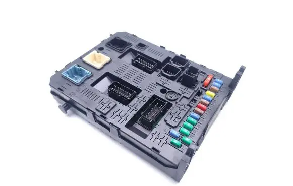 Peugeot 3008 I Fuse module 28116487 28116487-2