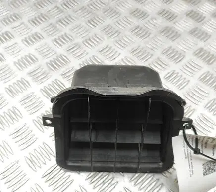 Porsche Macan (95B) Quarter panel pressure vent 8K0819161C