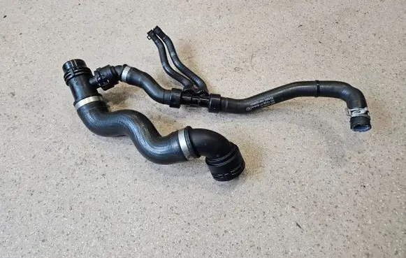 Mercedes-Benz E W213 Engine coolant pipe/hose A2135014501 A2138304505