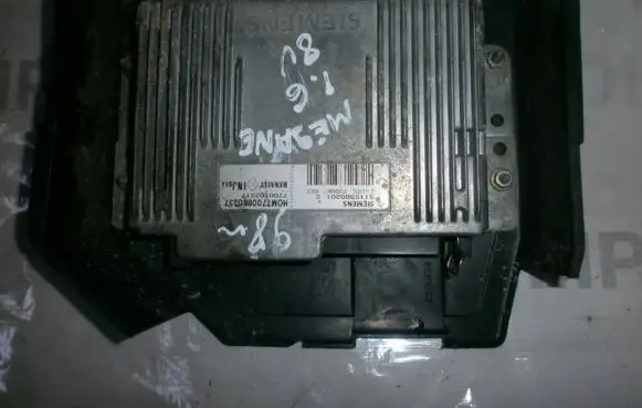 Renault Megane I Engine control unit/module S115300201C HOM7700860337