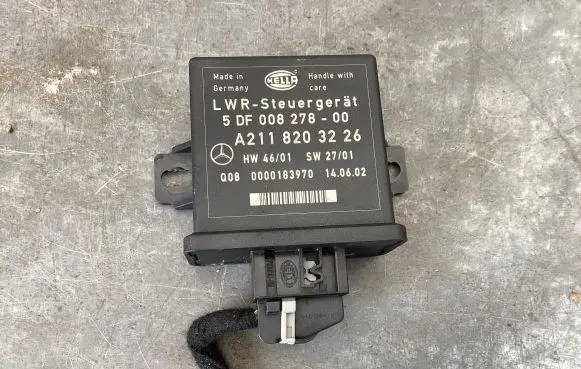 Mercedes-Benz E W211 Light module LCM 5DF00827800 A2118203226