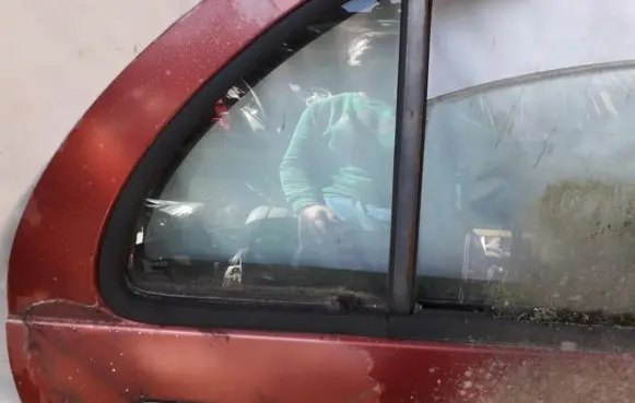 Nissan Almera Rear vent window glass 