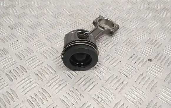 Nissan Qashqai Piston with connecting rod 07657H