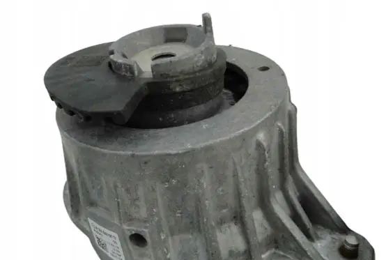 Mercedes-Benz C W205 Engine mount bracket A2052406617