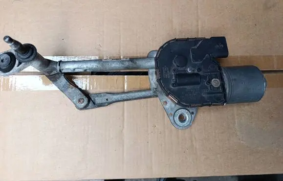 Volkswagen Golf Plus Front wiper linkage and motor 5m0955023e