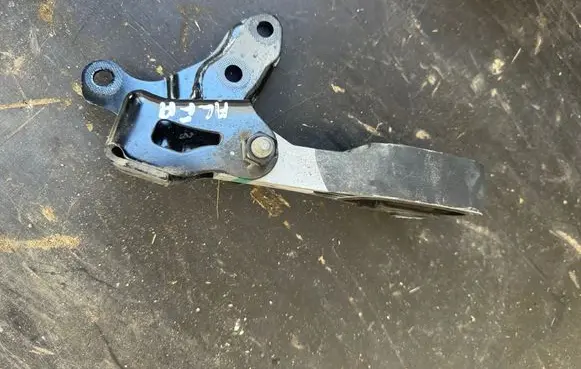 Alfa Romeo Junior Engine mount bracket 9824116780
