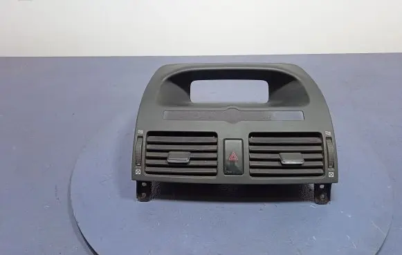 Toyota Avensis Verso Dashboard side air vent grill/cover trim