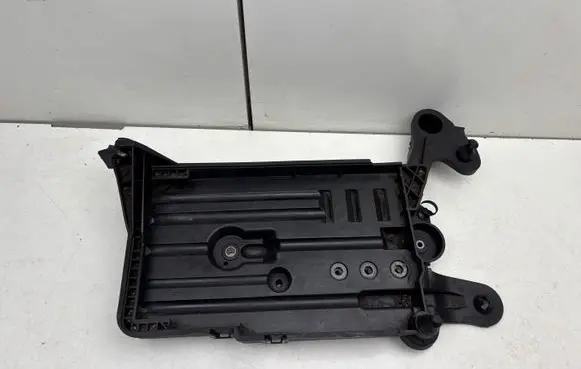 Volkswagen PASSAT B8 Battery tray 5Q0915321H