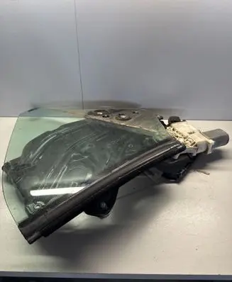 Ford Mustang VI Rear side window C27963105