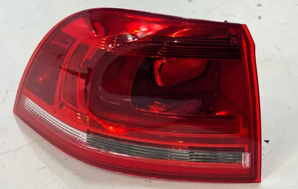 Volkswagen Touareg II Rear/tail lights 7P6945095E