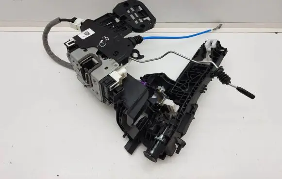 Mercedes-Benz GLA W156 Front door lock A2040085899 A2047601634 A358501