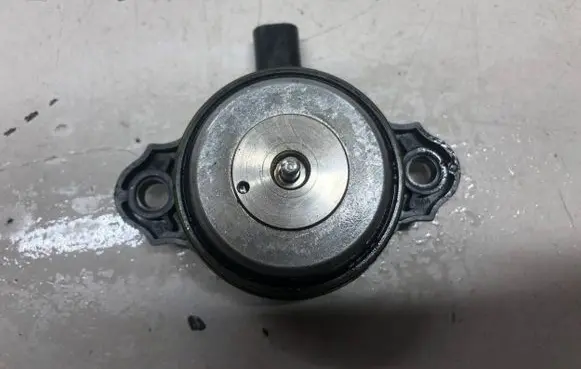BMW 2 F22 F23 Camshaft vanos timing valve 7593719 v203666