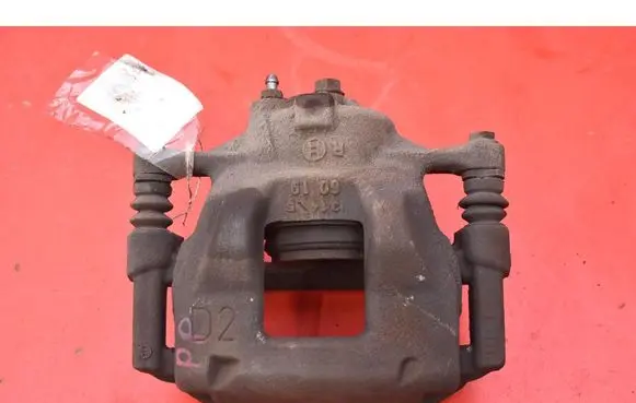 Toyota Auris E180 Front brake caliper