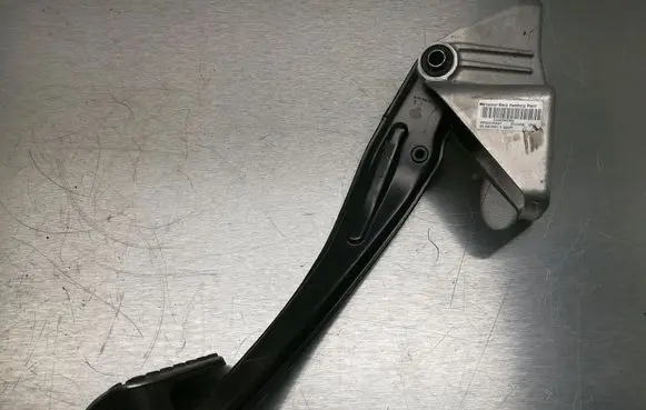 Mercedes-Benz ML W164 Brake pedal A1642902001