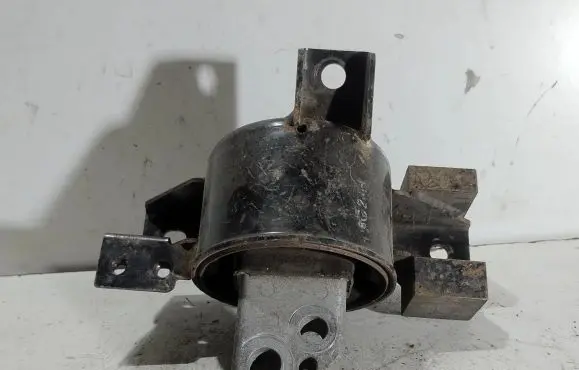 KIA Rio Gearbox mounting bracket