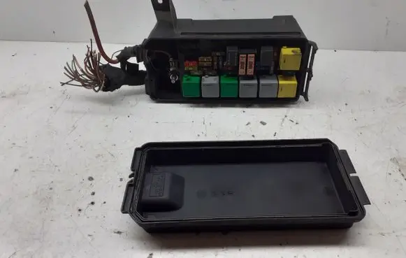 Mercedes-Benz ML W164 Fuse module A1645404135 200507213042