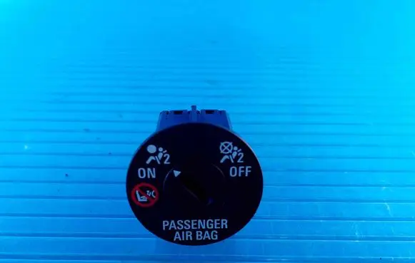 Chevrolet Cruze Passenger airbag on/off switch 13577258
