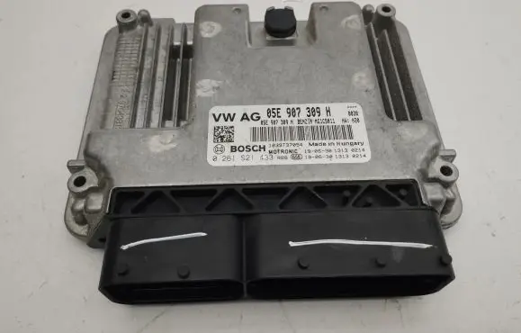 Audi Q3 F3 Engine control unit/module 05E907309H 0261S21433 05E906018BC