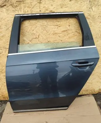 Volkswagen PASSAT B7 Rear door 