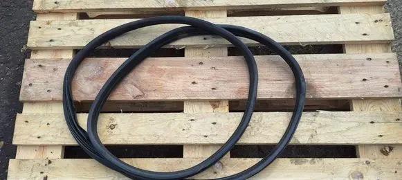 Peugeot 308 SW Front door rubber seal 