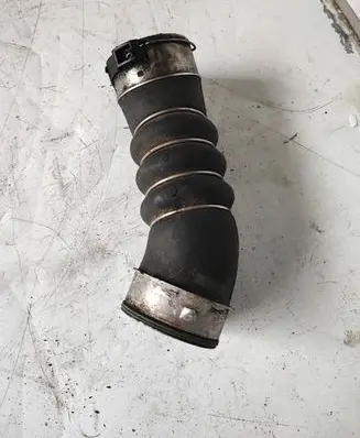 BMW X6 E71 Intercooler hose/pipe 7807985