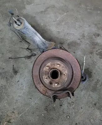 Rear wheel hub spindle/knuckle
