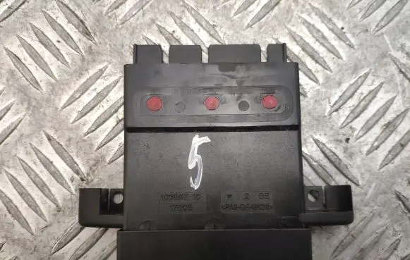 BMW 7 F01 F02 F03 F04 Current control relay 9153418 61149153418