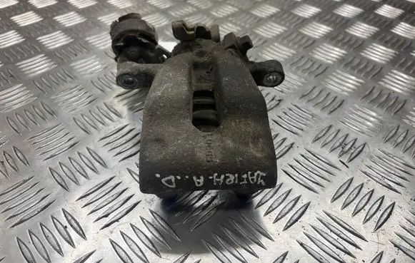 Opel Zafira A Rear brake caliper