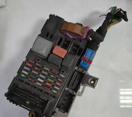 Iveco Daily 35 - 40.10 Fuse module 5801254995