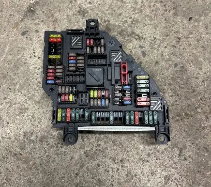 BMW 5 F10 F11 Fuse module 9264923