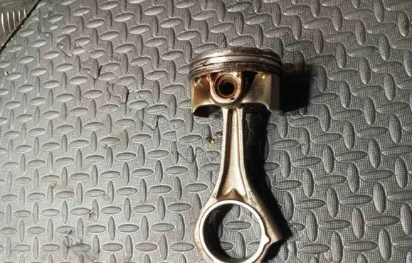 BMW X5M E70 Piston with connecting rod 11247843237 11257598207 7843237