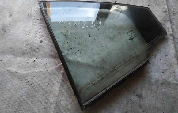 Rear vent window glass
