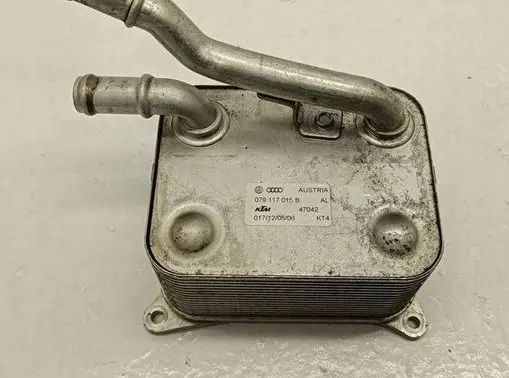 Audi RS4 B8 Engine oil radiator 