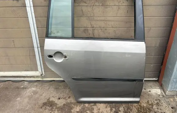 Volkswagen Touran I Rear door 1T0833056