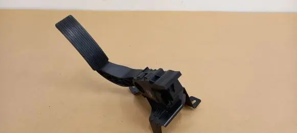 Mercedes-Benz A W176 Accelerator throttle pedal A2463001804