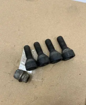 BMW 5 E60 E61 Nuts/bolts AA00