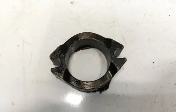 Subaru Legacy Fuel Injector clamp holder 