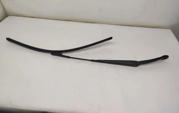Mercedes-Benz B W246 W242 Front wiper blade arm A2468200144