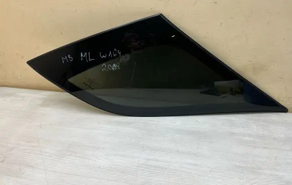 Mercedes-Benz ML W164 Front door window glass four-door A006451